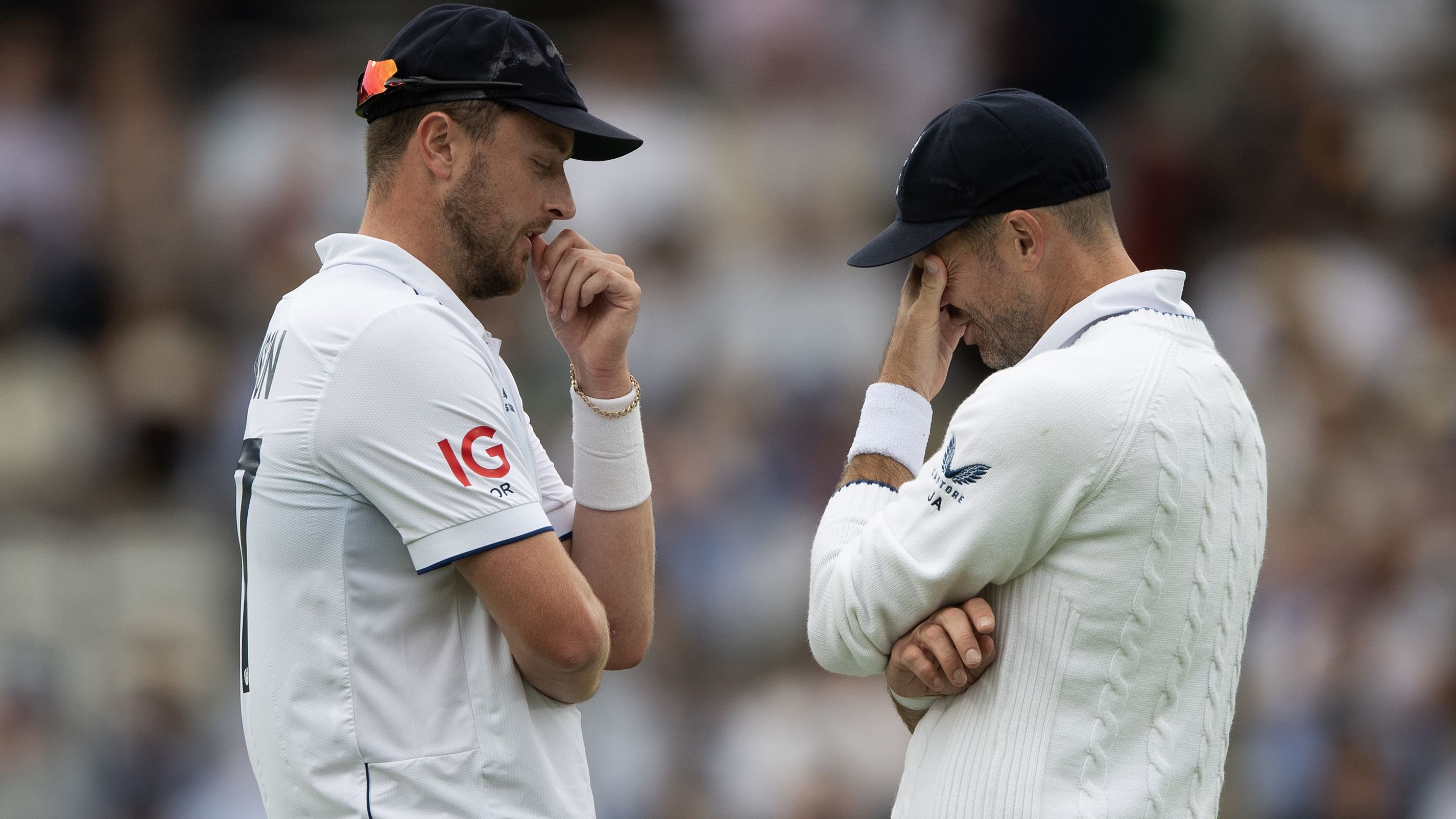 Ollie Robinson and James Anderson of England.