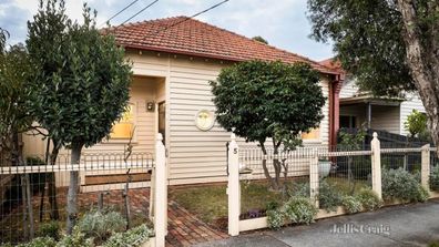Domain auction weatherboard property real estate house facace
