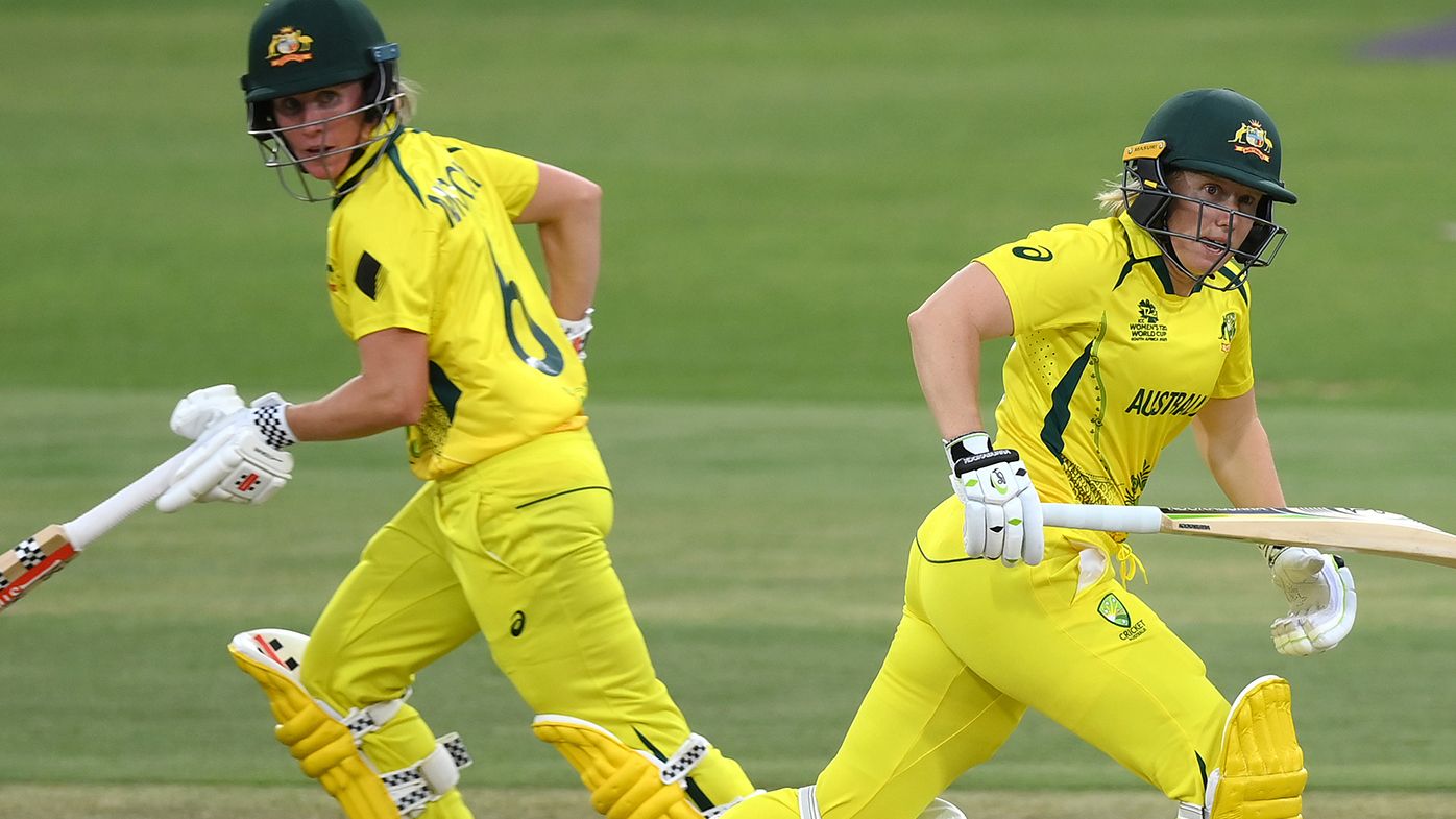 Beth Mooney and Alyssa Healy complete another run against Sri Lanka.