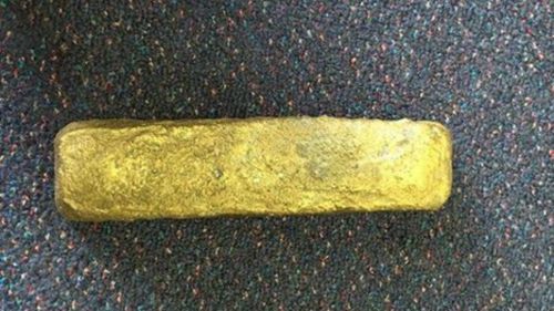 Police seeking owner of 2.5kg gold bar found by cleaners in Perth