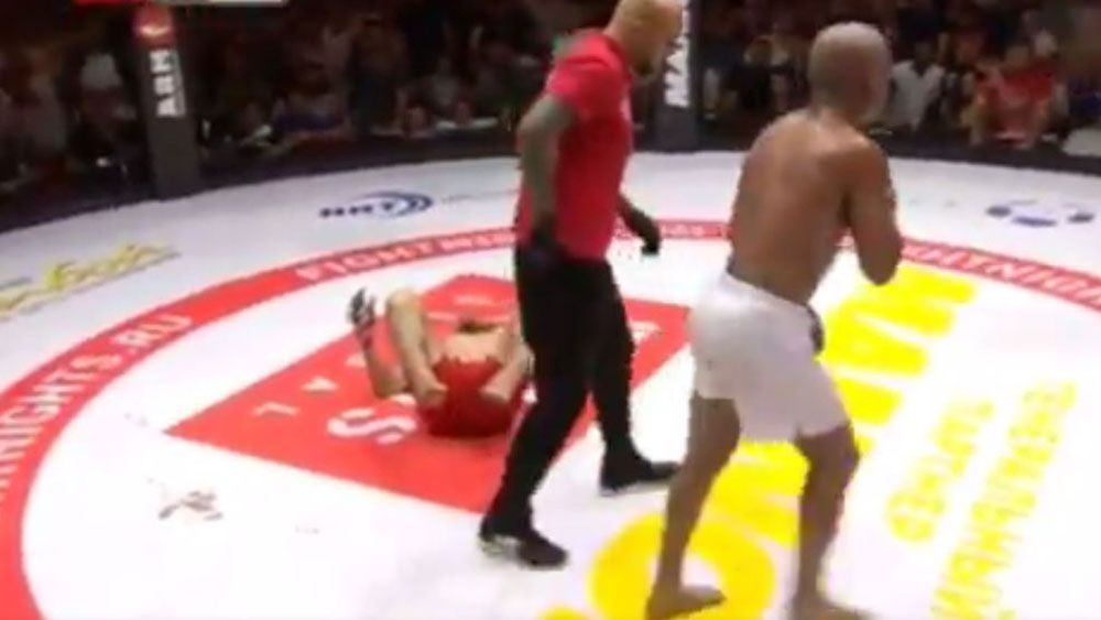 Ex-UFC fighter abandons cage during bout