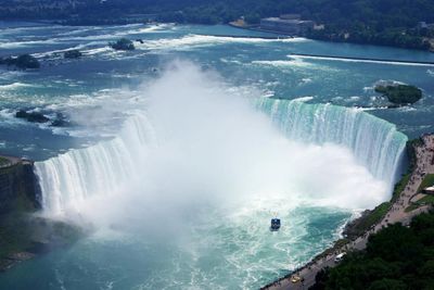 <strong>8. Niagara Falls Tour &ndash; Niagara Falls, Canada</strong>