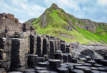 Which UK country is home to the Giant's Causeway?