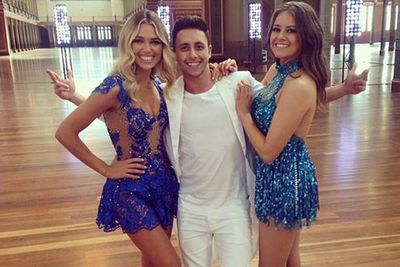 @aricyegudkin: Backstage at the Dwts promo shoot @ashleyjhart @aprilrpengilly #sandwiched #fringe #sequins