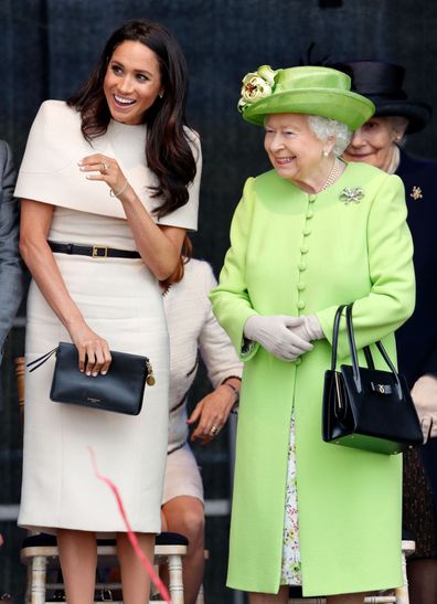 Queen Elizabeth sends signals to staff by moving her handbag