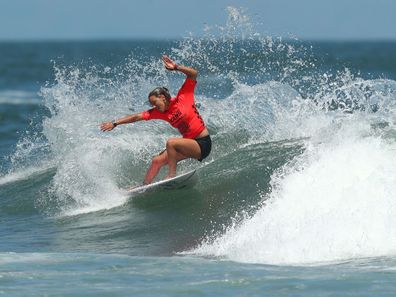 Sally Fitzgibbons surfing