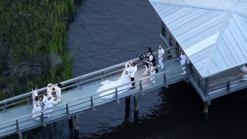 Jennifer Lopez wears a stunning white wedding dress as she celebrates her marriage to Ben Affleck, suitably dashing in a white jacket and black pants. The couple kissed and posed for pics around Bens $8million Georgia mansion on Saturday evening before spending the night celebrating their love and their union with family and a raft of A-list friends.