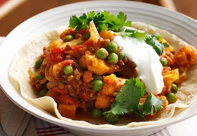 Quick cauliflower and pea curry
