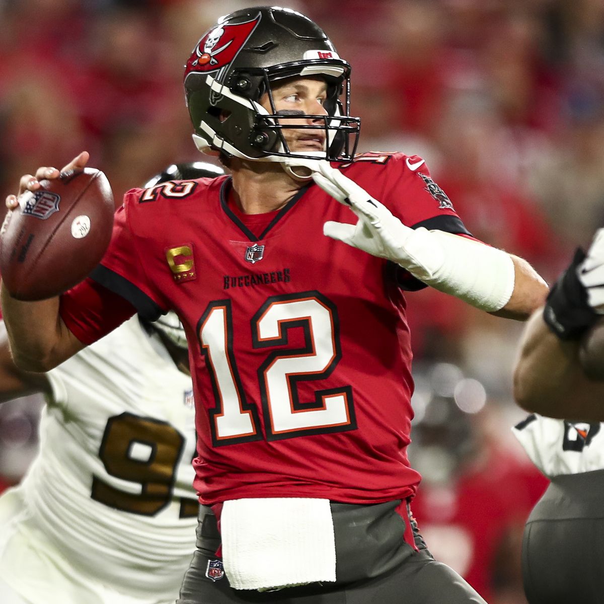 Live updates: Bucs rally late to beat Saints