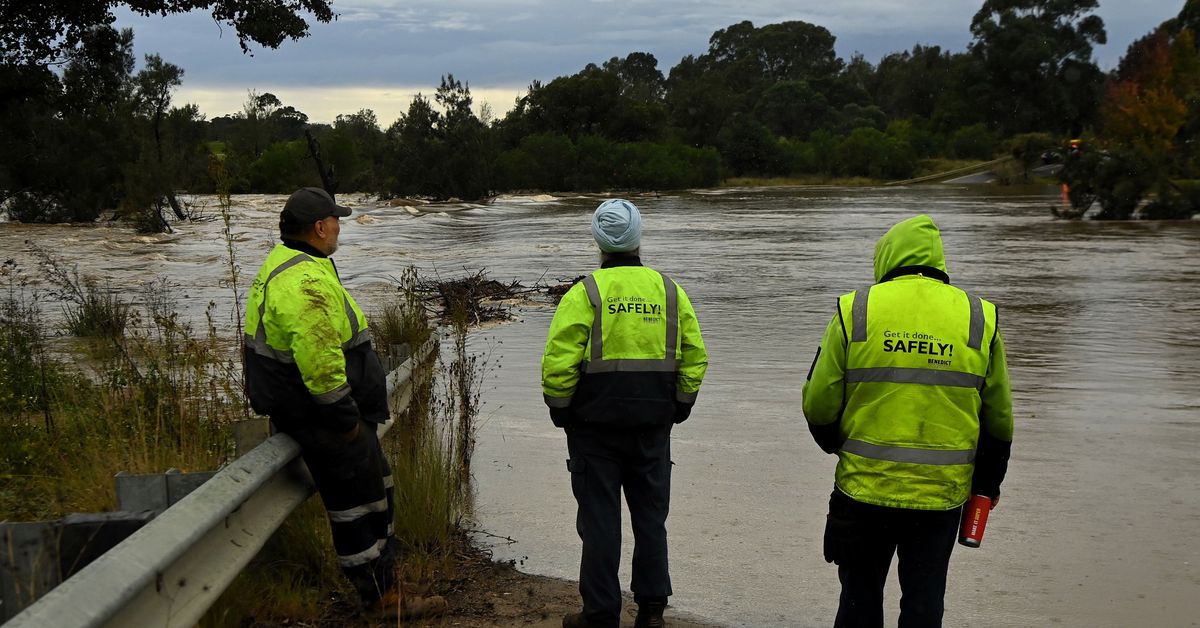 Flood warnings and evacuations continue as wet weather eases in NSW