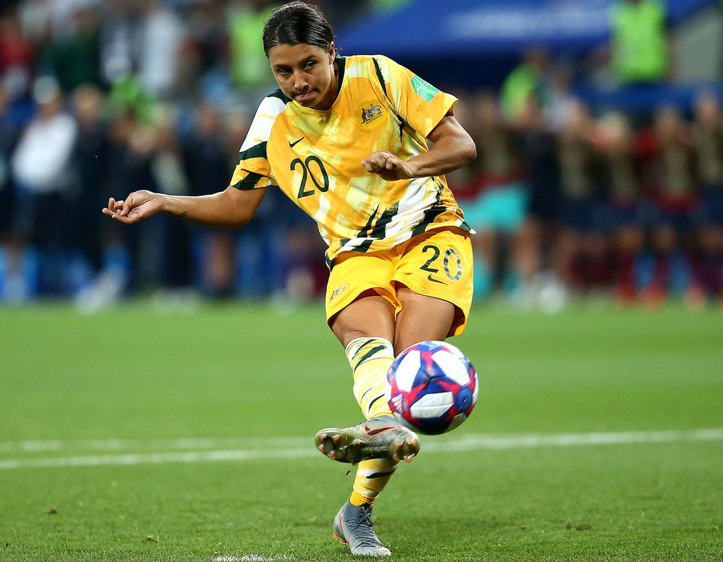 Sam Kerr penalty kick, reaction video