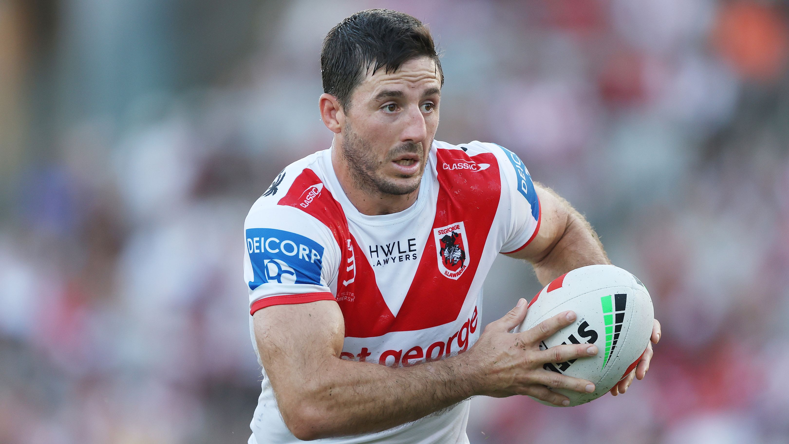 Dragons coach Shane Flanagan has convinced Ben Hunt to stay put.