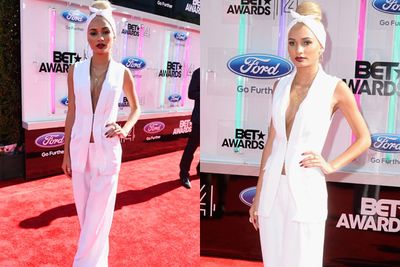 Oops! Pia Mia may have remembered her bright white bandana, but she forgot her top. <br/><br/>Talk about awks...