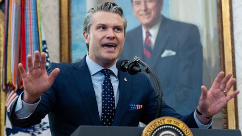 Pete Hegseth ha negato di aver cercato di fare investimenti nella difesa prima dell’inizio della guerra con l’Iran.