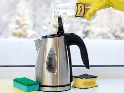 Descale a kettle, cleaning hacks