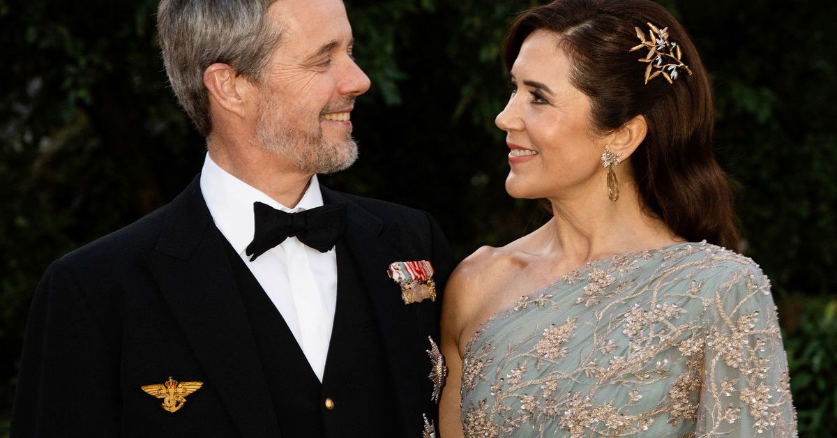 Real reason why Queen Mary wore $40k brooch in place of a tiara