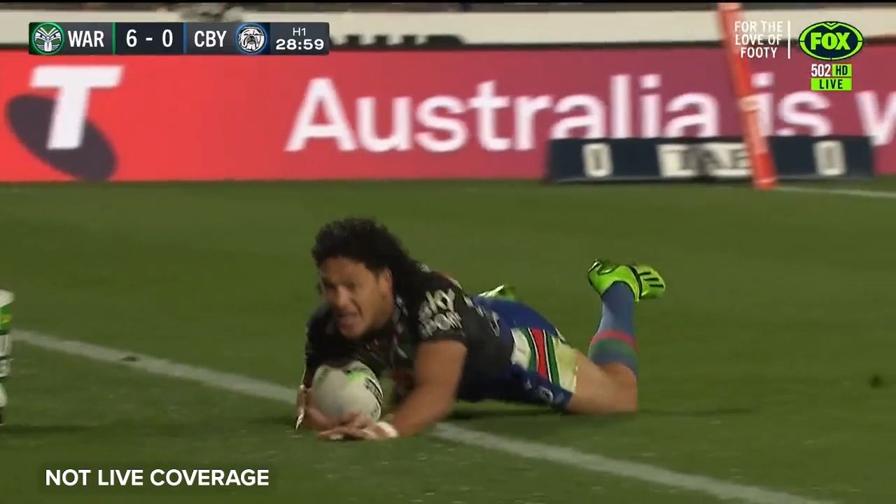 Shaun Johnson winds back the clock with solo try as Warriors thump Bulldogs