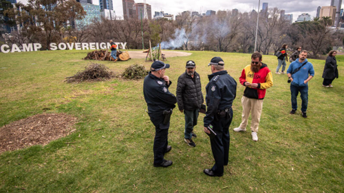 Acampamento Soberania em Kings Domain, onde pessoas que tinham acabado de se apresentar e observar uma cerimônia semanal e celebração da cultura foram atacadas por neonazistas após o evento Marcha pela Austrália. 