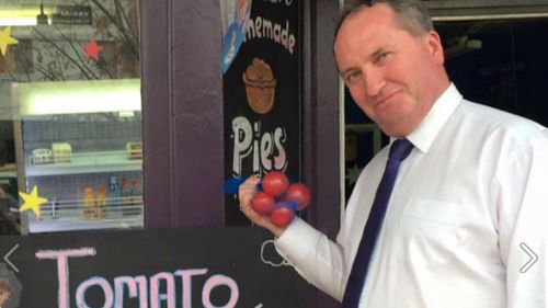 Barnaby Joyce catches up with tomato ‘cousins’ at Bingara