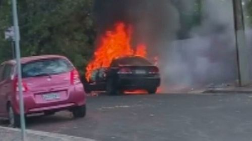 Adélaïde tire sur le parking de Greenhill Road, Holden Sedan incendiée au parc Kurralta de Selbry Street