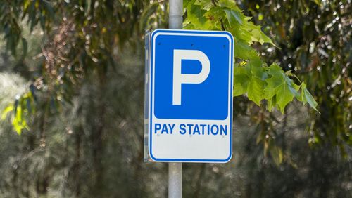 Cartello di parcheggio della stazione di pagamento