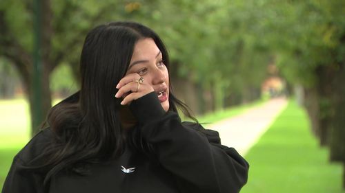 Courtney Storm ha appena lasciato il fianco di suo marito.