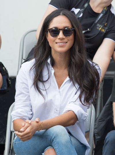 <p>Princess-in-waiting Meghan Markle has already created frenzied
demand for handbags while the Duchess of Cambridge can cause a stampede at Zara
by wearing a single coat but royal influence doesn’t extend to sunglasses.</p>
<p>Last
year, Markle caused a frame frenzy by wearing a pair of Finlay &amp; Co. Percy
sunglasses but other members of the royal family steer clear of stylish eyewear
so ( Style has come to the rescue.</p>
<p>We
are playing sunglass Cinderella by matching each Princess with the perfect pair
of paparazzi shields.</p>