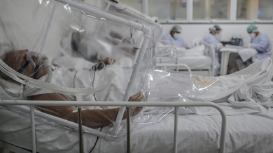  A patient infected by the coronavirus (COVID-19) lays on a UCI bed at the Gilberto Novaes Municipal Field Hospital on May 21 2020 in Manaus, Brazil. According to MInistry of Health, Brazil has 20.082 deaths caused by coronavirus (COVID-19). (Photo by Andre Coelho/Getty Images)