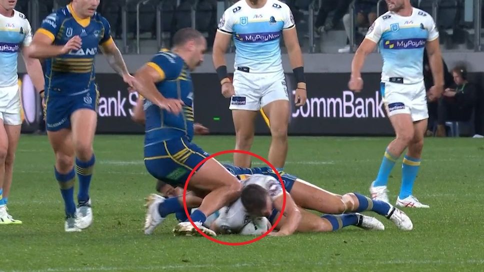 Xavier Coates almost scores an unreal try : r/nrl