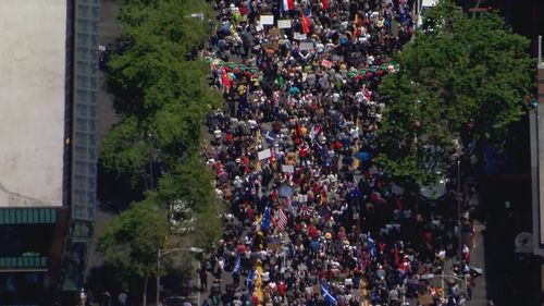 Des milliers de manifestants ont rempli Bourke Street dans le CBD de Melbourne.