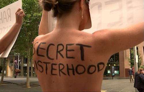 The "Secret Sisterhood" have protested in Sydney's CBD to support Saudi runaway Rahaf Alqunun. 
