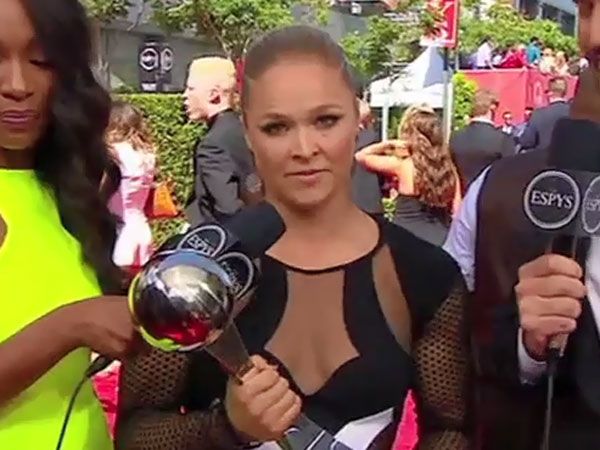 'Best Fighter' Rousey slams Mayweather