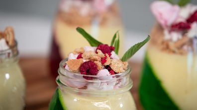 The optical illusion Jelly Jar trifle trick