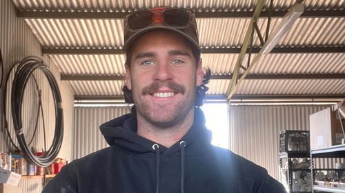 Tom Brooks, un apprendista idraulico del secondo anno di 20 anni proveniente dalle zone rurali dell'Australia Occidentale.