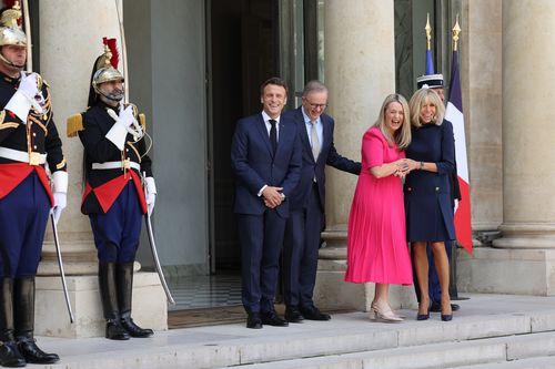 Macron welcomes Albanian to presidential palace in Paris
