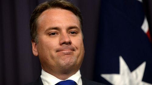 Federal minister prepares to flee South Australian blaze