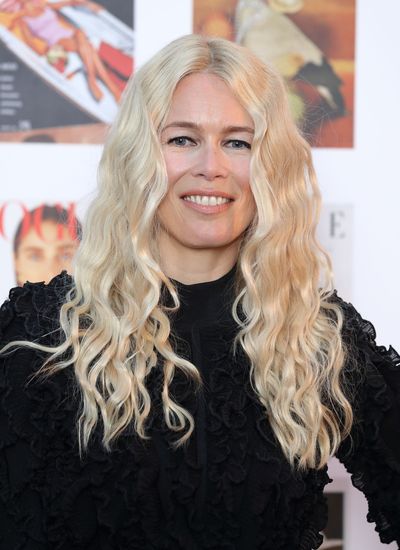 <p>Claudia Schiffer, 46</p>
<p>If you have naturally curly hair, flatten down the centre-part with product. Those who need to turn to a curling iron for extra bounce should remember not to curl all the way to the root.&nbsp;</p>
<p>&nbsp;</p>