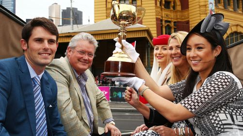 Bart Cummings' family honoured in Melbourne Cup parade