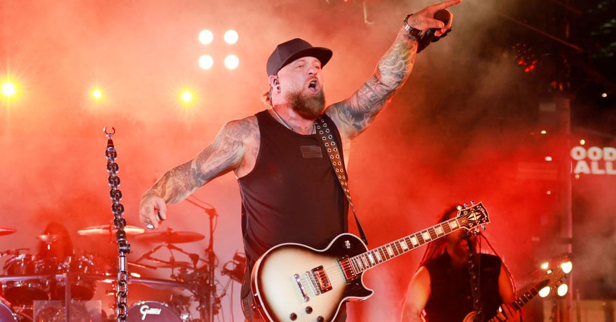 Country music singer Brantley Gilbert’s wife Amber gives birth mid-concert on tour bus
