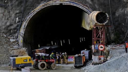India tunnel collapse rescue