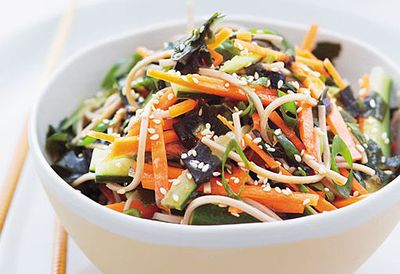 Soba salad with seaweed and ginger