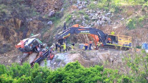 The excavator has come to a rest on a ledge. (Image courtesy of Nadine Granzien).