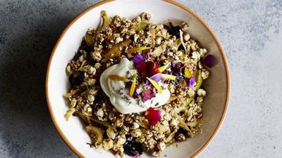 <a href="http://kitchen.nine.com.au/2017/02/17/12/55/caramelised-apple-and-blueberry-crumble-bowl" target="_top">Caramelised apple and blueberry crumble bowl</a> recipe