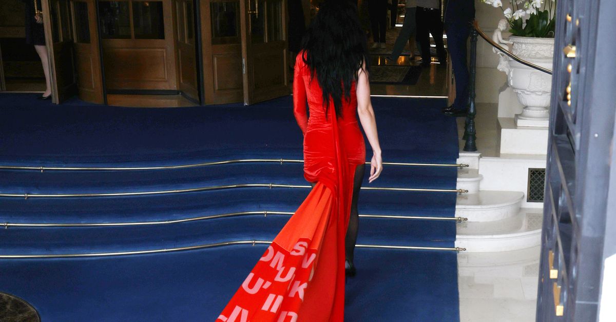 Katy Perry turns heads in a dramatic 600ft-long dress train