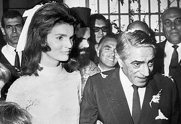 How many carats is the engagement ring Aristotle Onassis gave to Jackie Onassis?