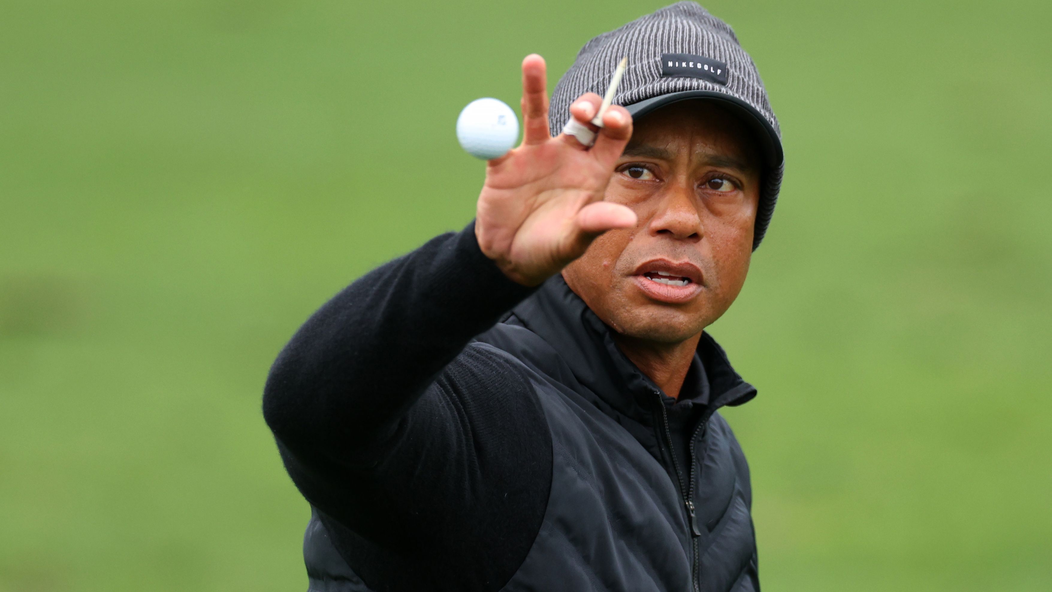 Helping hand allows Tiger Woods to tie Masters record despite struggles