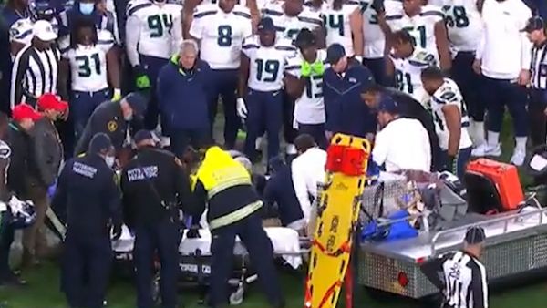 NFL: Seattle Seahawks Darrell Taylor leaves field in stretcher, Pittsburgh  Steelers