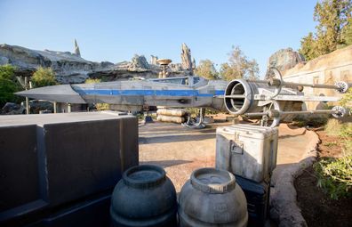 Disneyland Star Wars: Galaxy Edge - Up close with an X-Wing fighter