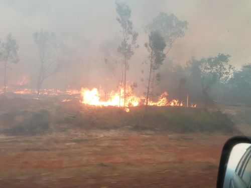 The grass fire at Humpty Doo remains at an 'Advice' alert level, but authorities have urged people to stay away.