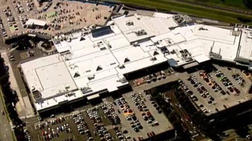 Waverley Gardens Shopping Centre in Mulgrave was locked down. (9NEWS)